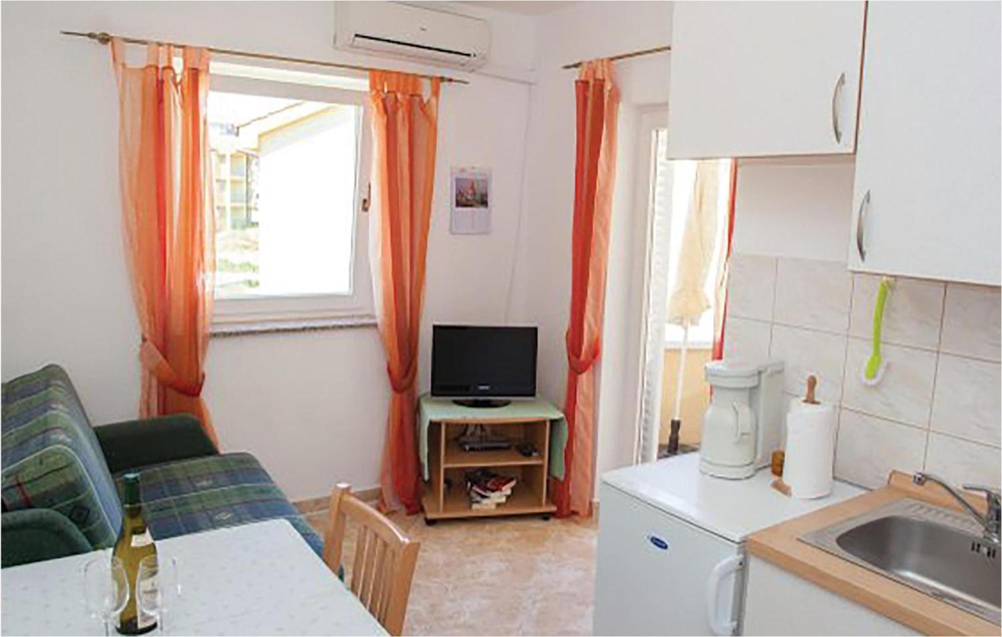 1 Bedroom Beautiful Apartment In Malinska Zewnętrze zdjęcie