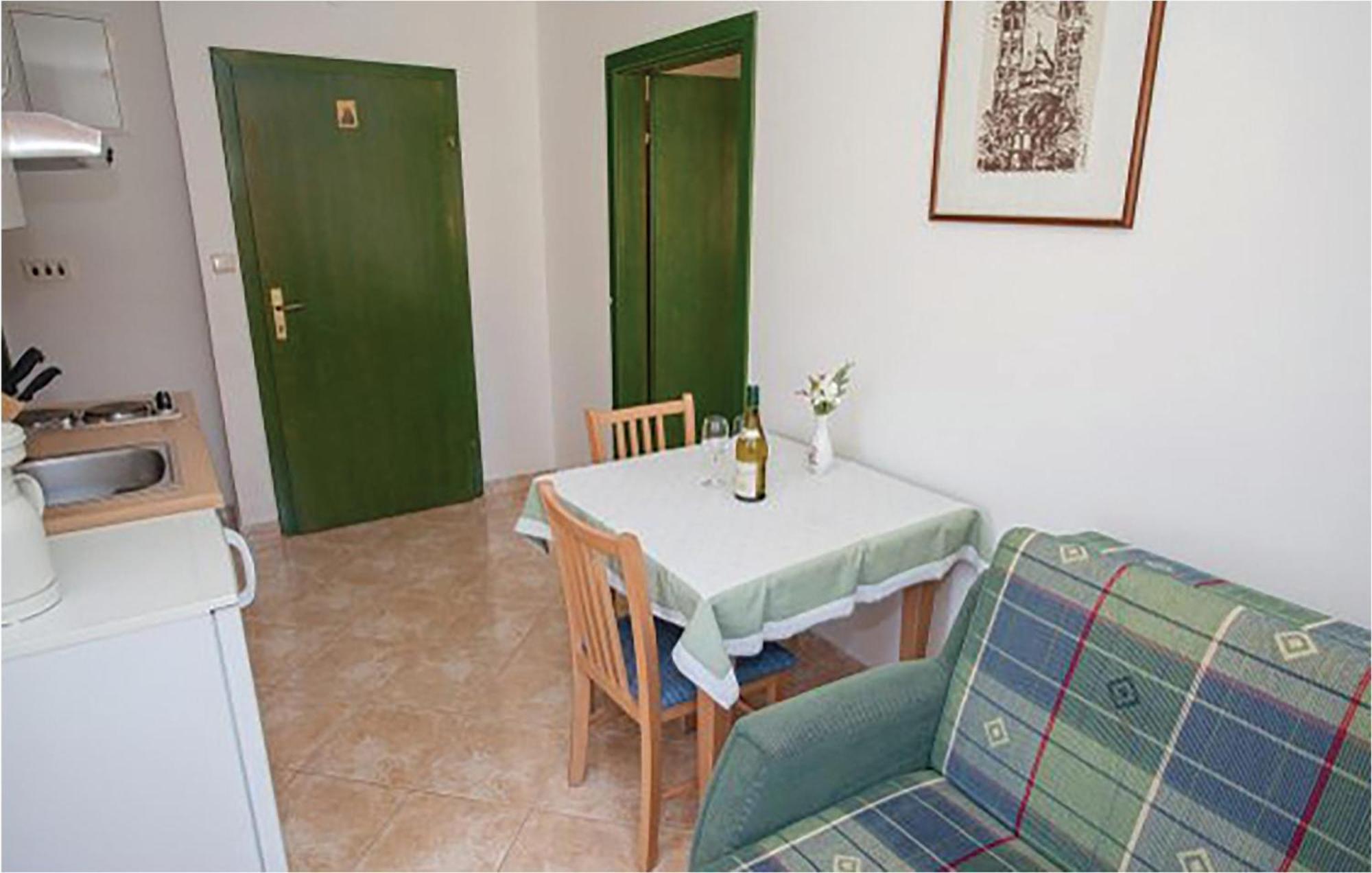 1 Bedroom Beautiful Apartment In Malinska Zewnętrze zdjęcie