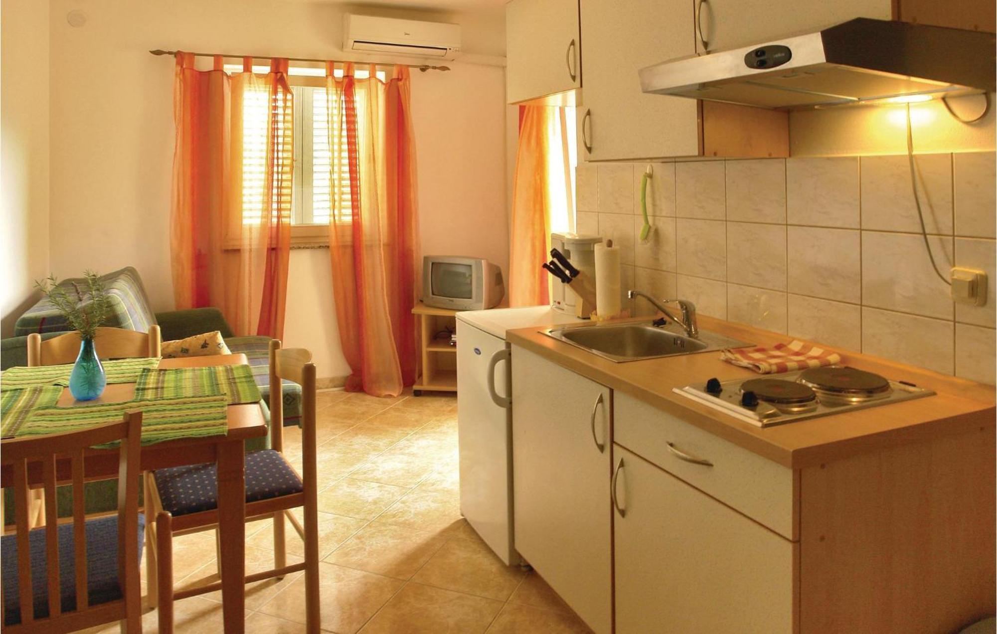 1 Bedroom Beautiful Apartment In Malinska Zewnętrze zdjęcie
