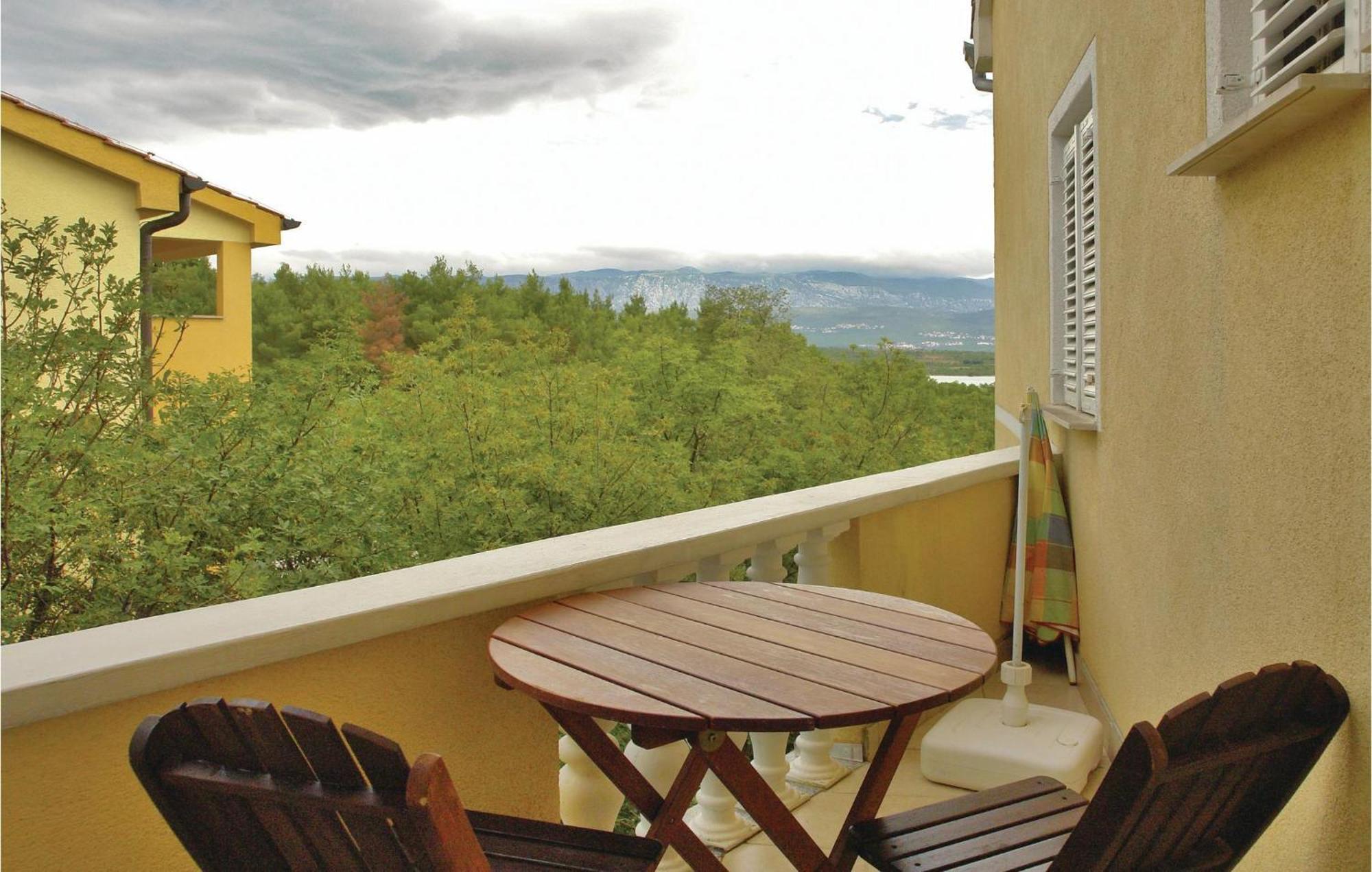 1 Bedroom Beautiful Apartment In Malinska Zewnętrze zdjęcie