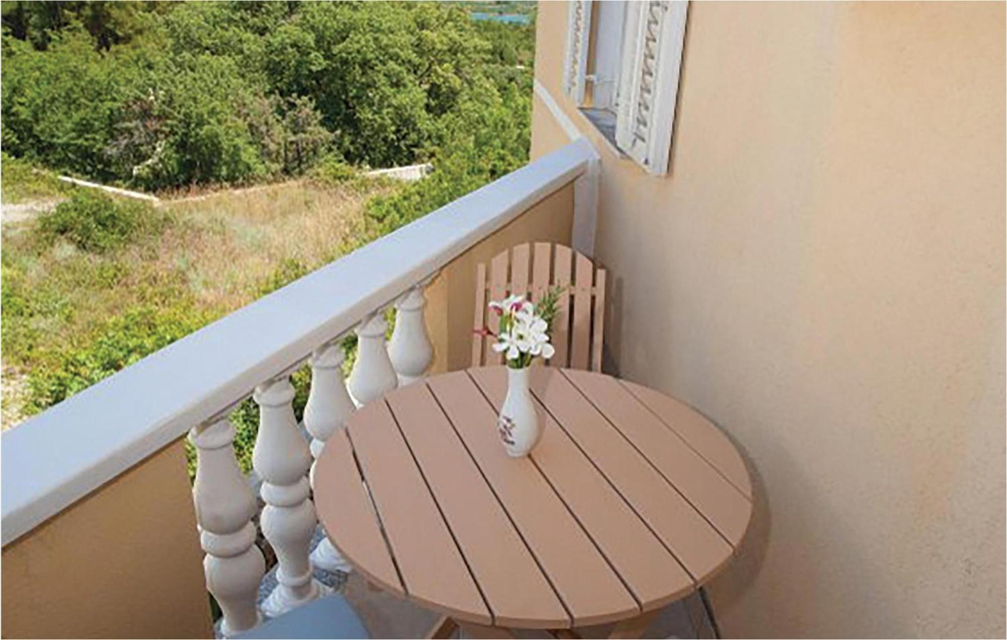 1 Bedroom Beautiful Apartment In Malinska Zewnętrze zdjęcie