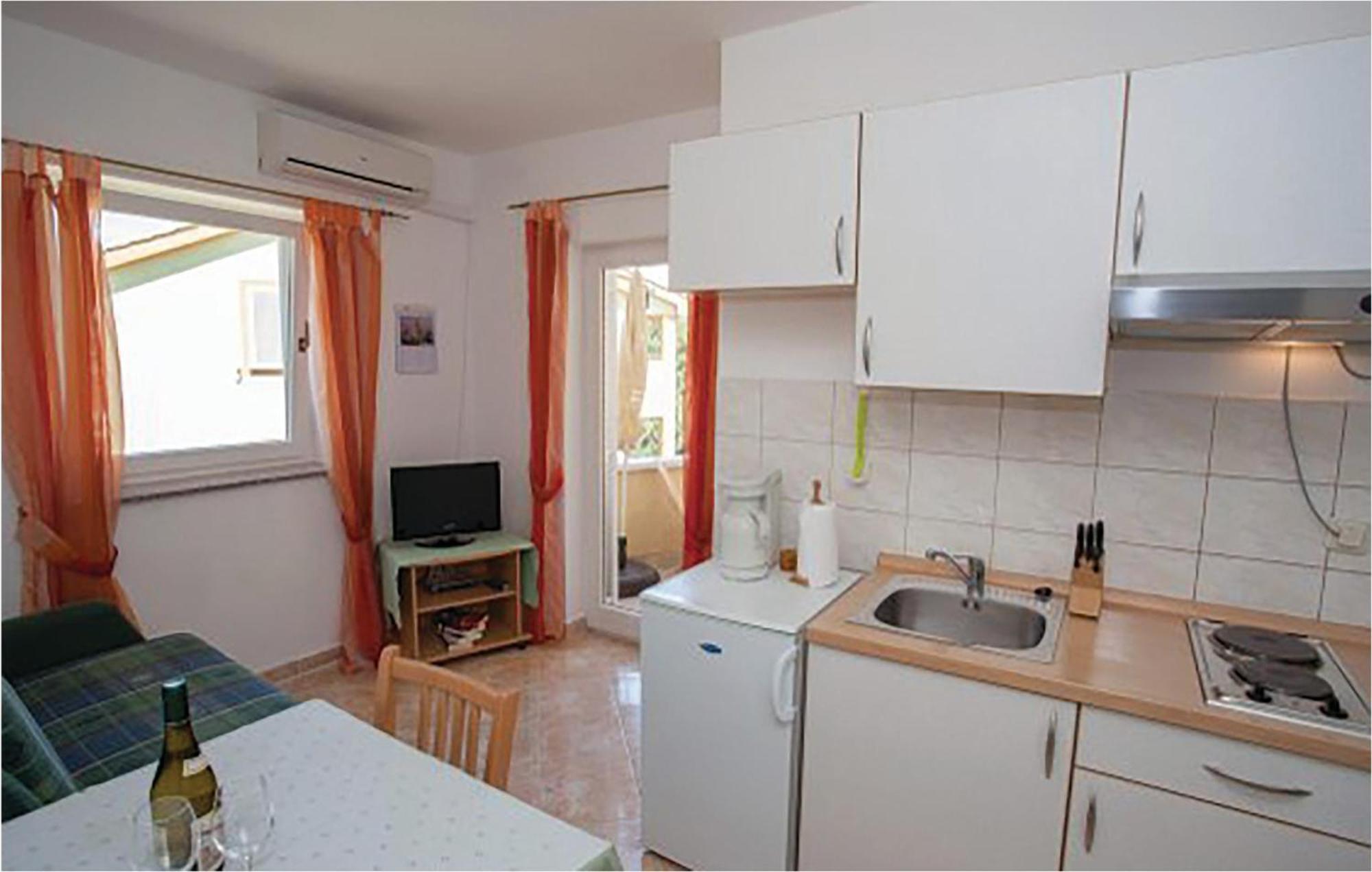 1 Bedroom Beautiful Apartment In Malinska Zewnętrze zdjęcie